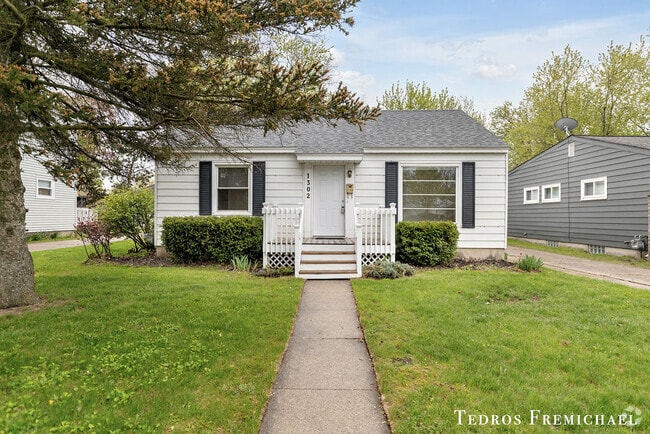 Building Photo - 1302 Griswold St SE Rental