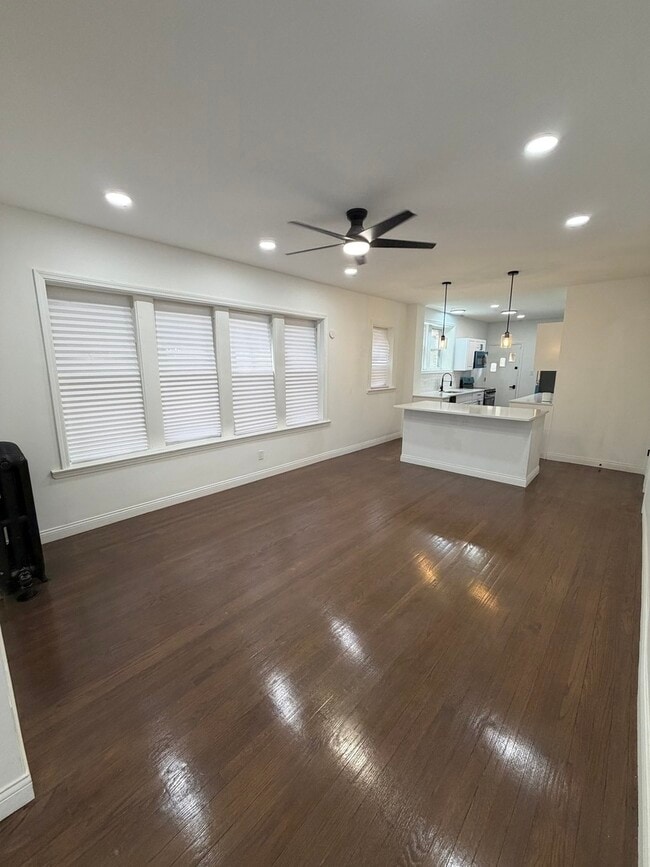 Photo - 8040 S Rhodes Ave
