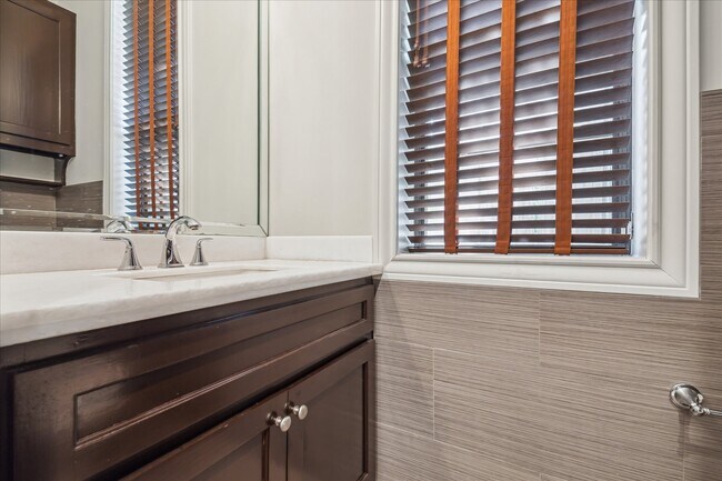 Photo - 4715 Jackson St