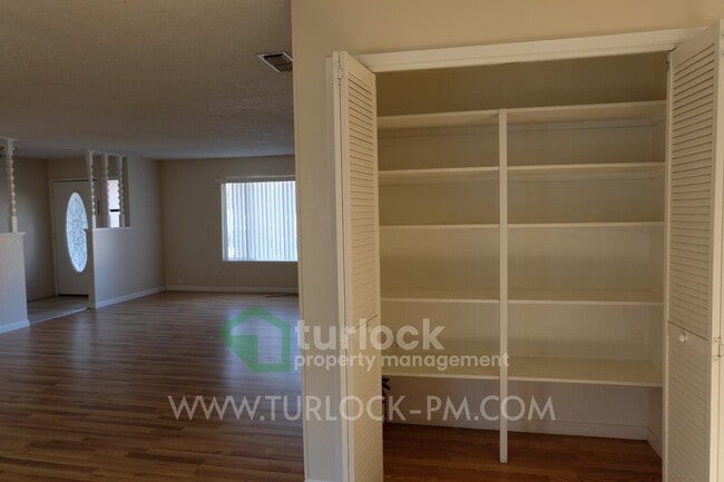 Photo - 660 Hillsdale Dr