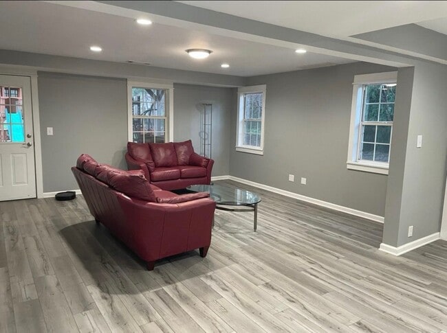 Photo - 220 Drumcliff Ct