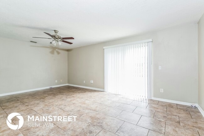 Photo - 856 Wakaw Ln SW