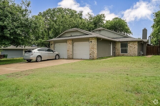Building Photo - 701 Country Aire Dr Rental