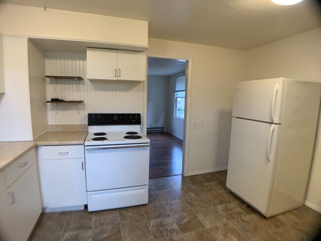 Photo - Adorable SE Cottage - 3 Bedrooms, 1 Bath 912 Sq. Ft.