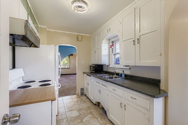 Photo - LOCATION LOCATION!! Unique Tudor 2-bed 1-b...