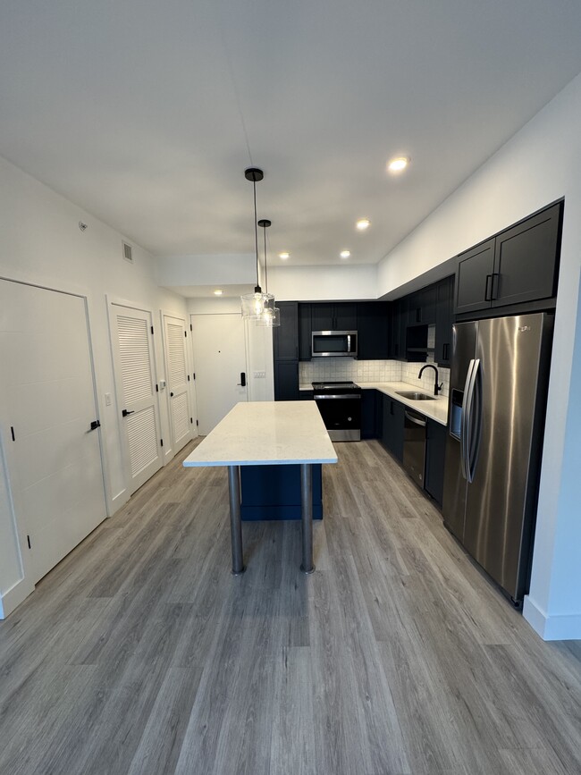 Building Photo - 60 NW 31st St Unit B3