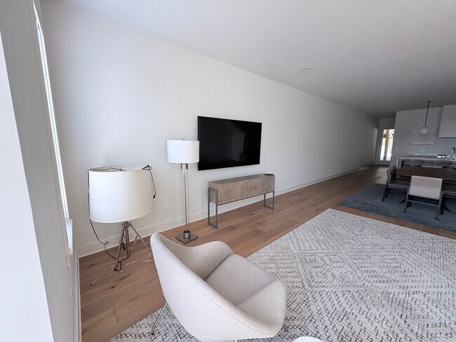 1032-1044 E. 4th Street