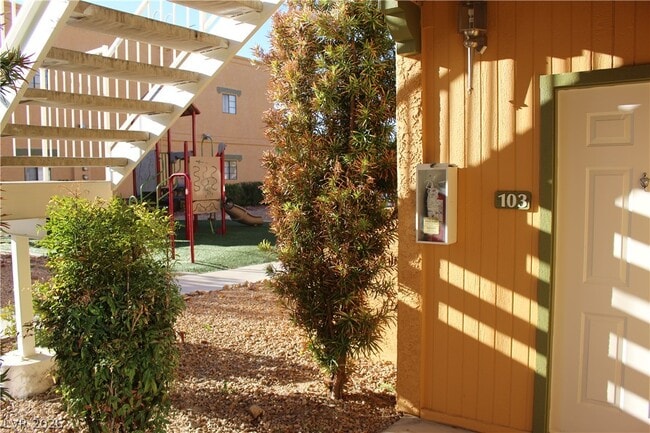 Building Photo - 5154 S Jones Blvd Unit 103