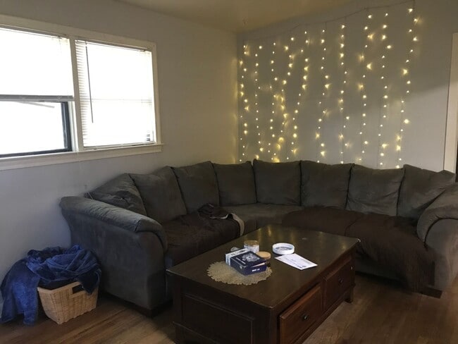 Photo - 3 Bed house on Sharkey St! Available August 2026!