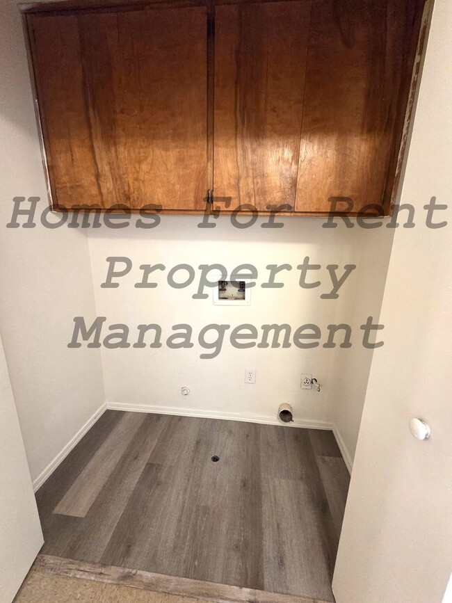 Photo - 1719 W Putnam Ave Unit B