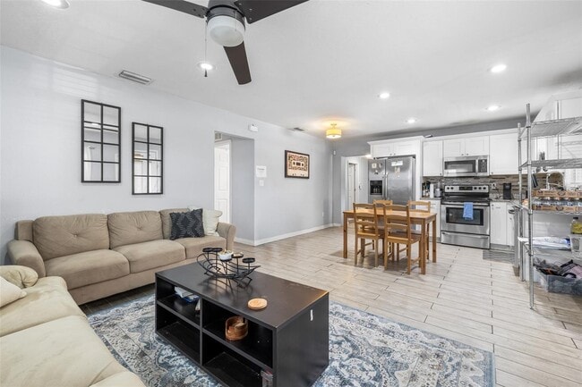 Photo - 2103 W State St