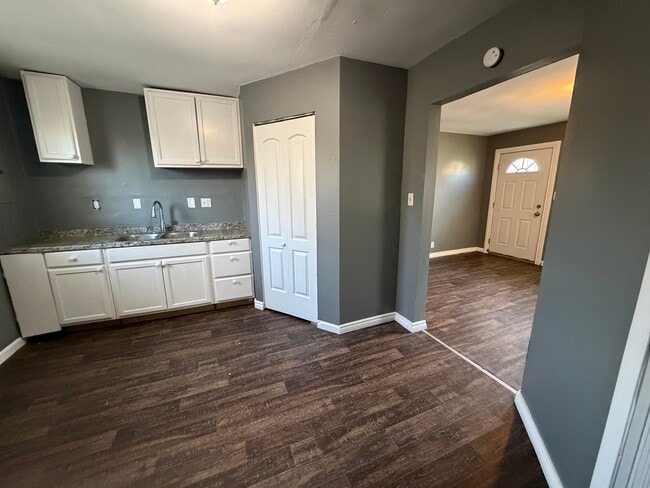 Building Photo - 26089 Lehigh St