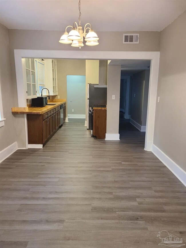 Photo - 504 N Spring St