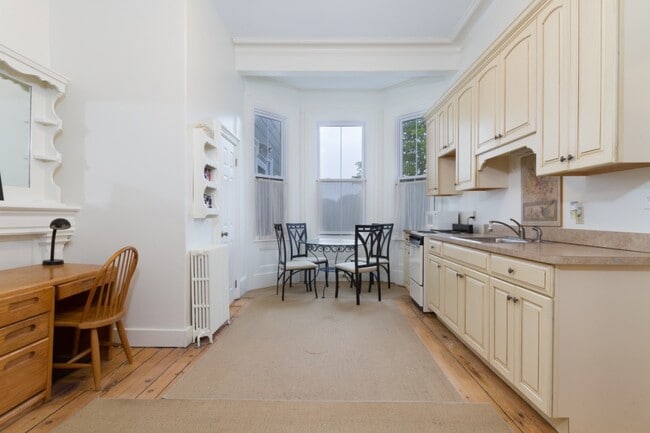 Photo - 95 Coggeshall Ave Unidad 2