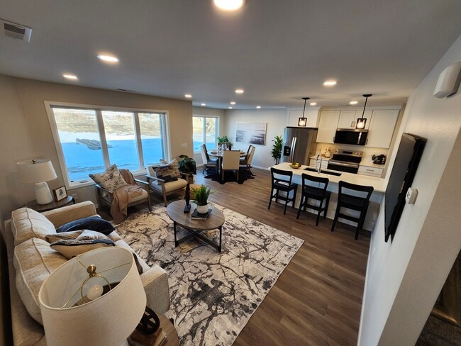 Open-concept living room, kitchen and dining - 5312 Welder Ave
