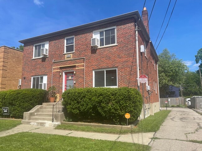Front of building - 4220 Virginia Ave Unit Apt 2