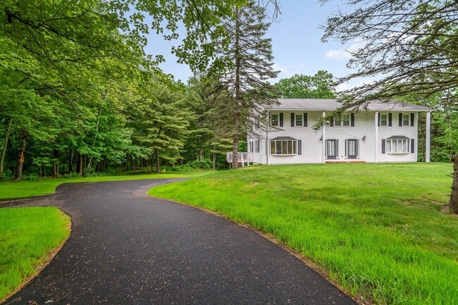 Photo - 352 Mammoth Rd Townhome