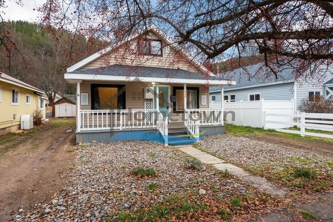 Photo - Kellogg Mid-Term Rental: Charming 3 Bed 1 Bath Home with Fenced Yard – Ends June 30!