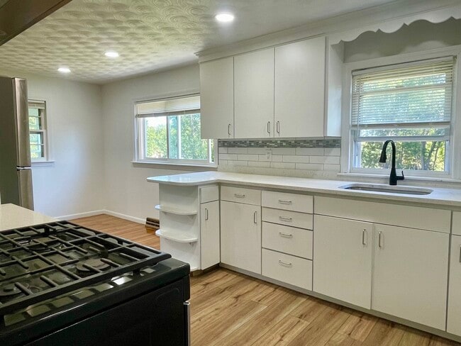 3 Tufts Ln