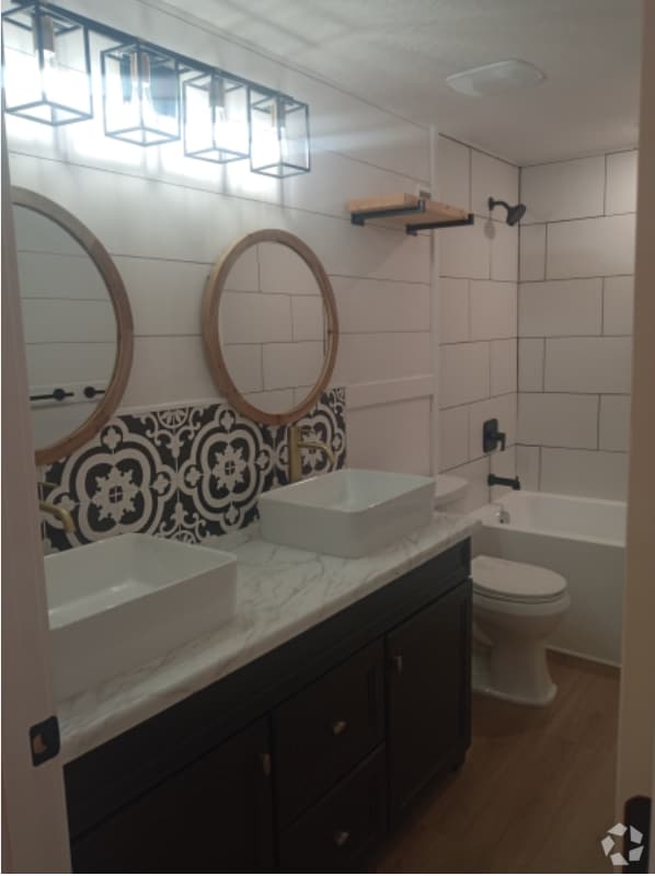 Building Photo - 1750 S Sawtooth Blvd Rental