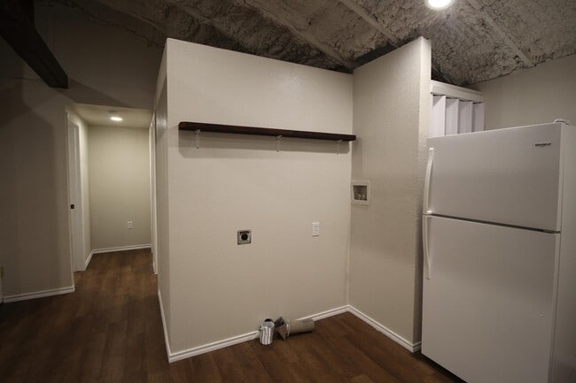 Photo - 213 N Waldrip St