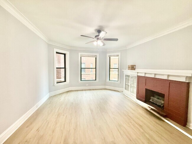 Building Photo - Beautiful 1 Bed 1Bath in the Andersonville area Unit 1N