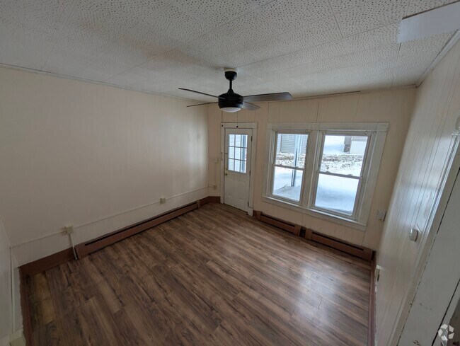 Building Photo - 255 Main St Rental