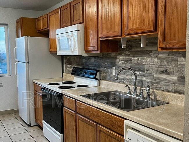 Building Photo - 1719 Oakshire Ln Unit D