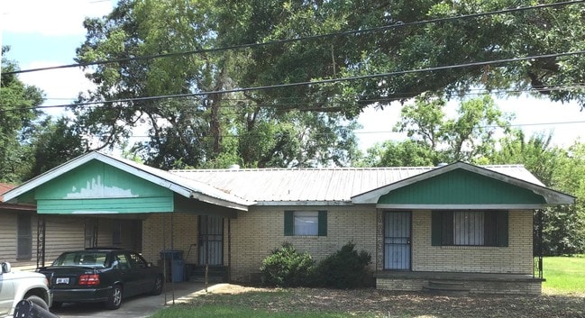 Building Photo - 202 E Pine St Rental