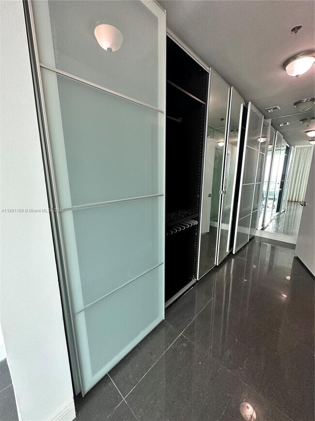 Photo - 900 Biscayne Blvd Unidad 2005
