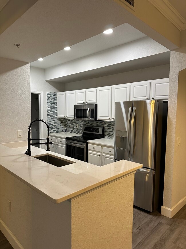 Building Photo - 10075 Gate Pky N Unit 103 Rental