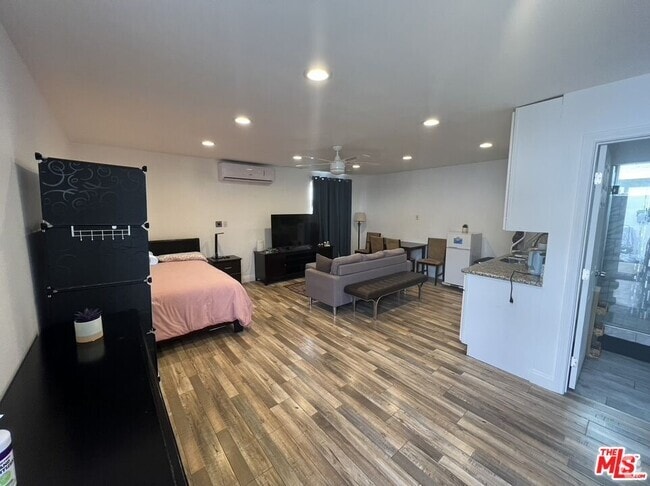 Building Photo - 22602 Hatteras St Unit B Rental