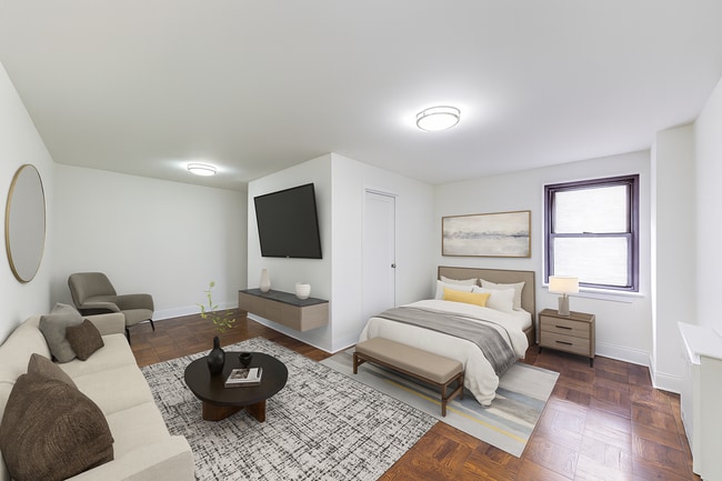 Photo - 250 W 12th St