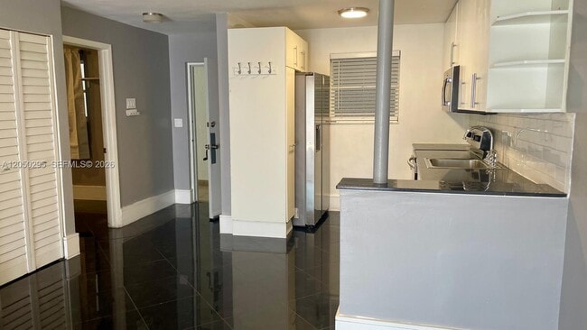 Photo - 3944 NE 167th St Unidad 106