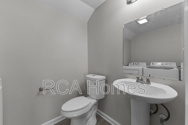 Photo - 2910 N Kenwood Ave