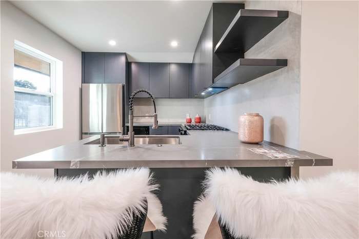 Photo - 18850 Collins St