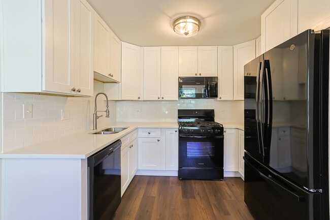 Photo - 1064 Crestwood Ln