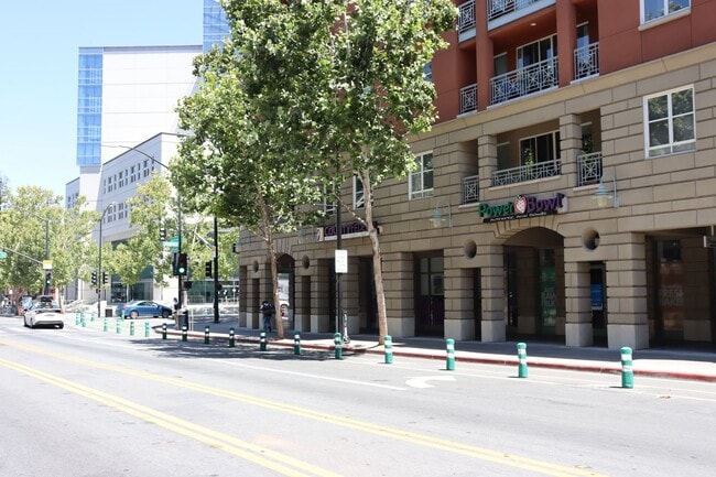 Building Photo - Spacious Downtown Condo