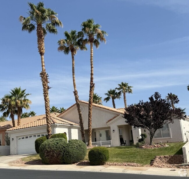 Building Photo - Furnished Home in Sante Fe Vistas- Short T...