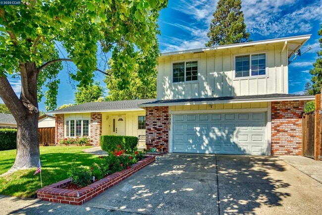 Building Photo - 898 Luxury Dr Rental