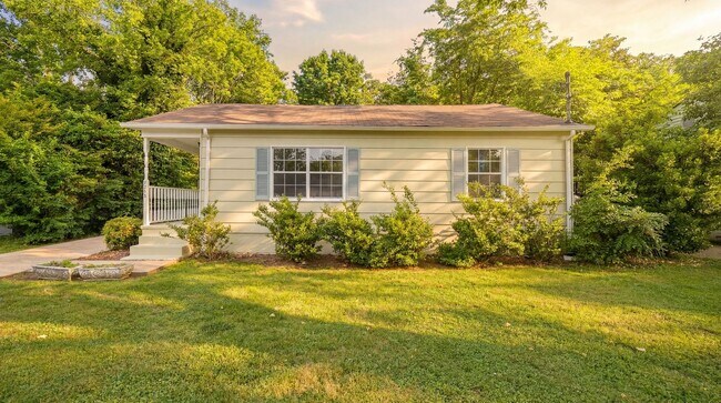 Photo - Adorable Home with PLENTY of space!