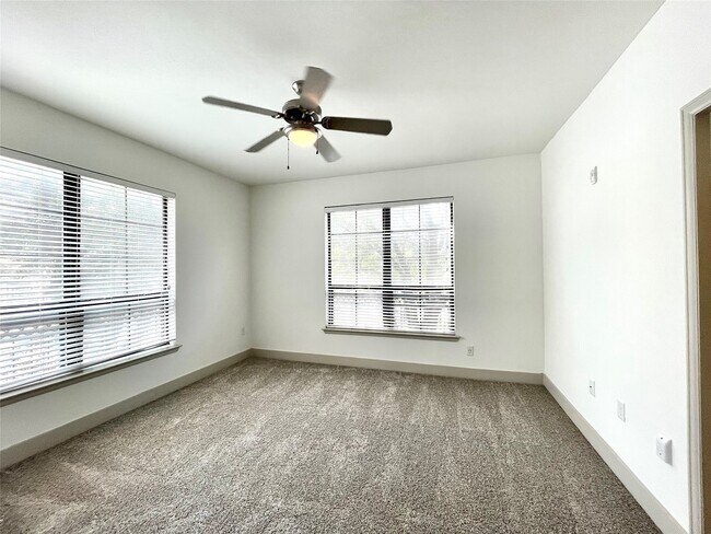 Photo - 2222 Smith St