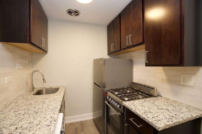Photo - 448 W Barry Unit 123