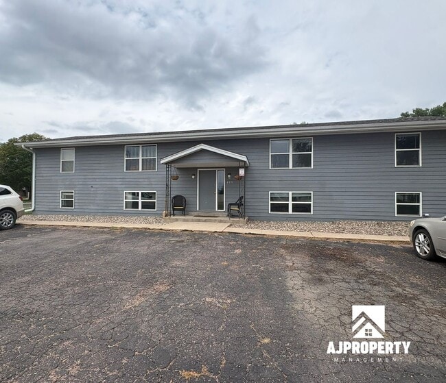 Building Photo - 600 E Aspen Blvd Unit 2