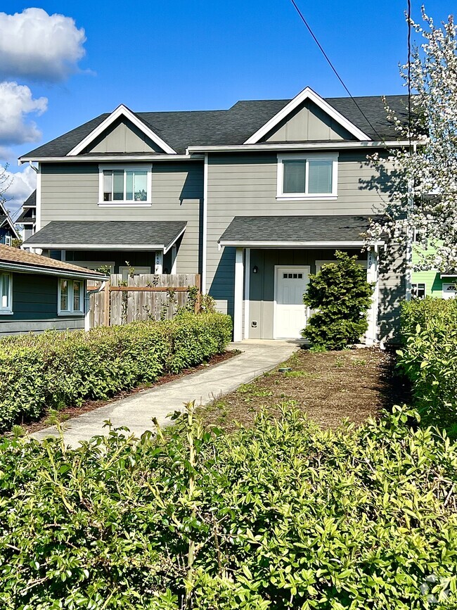Building Photo - 2404 Verona St Rental