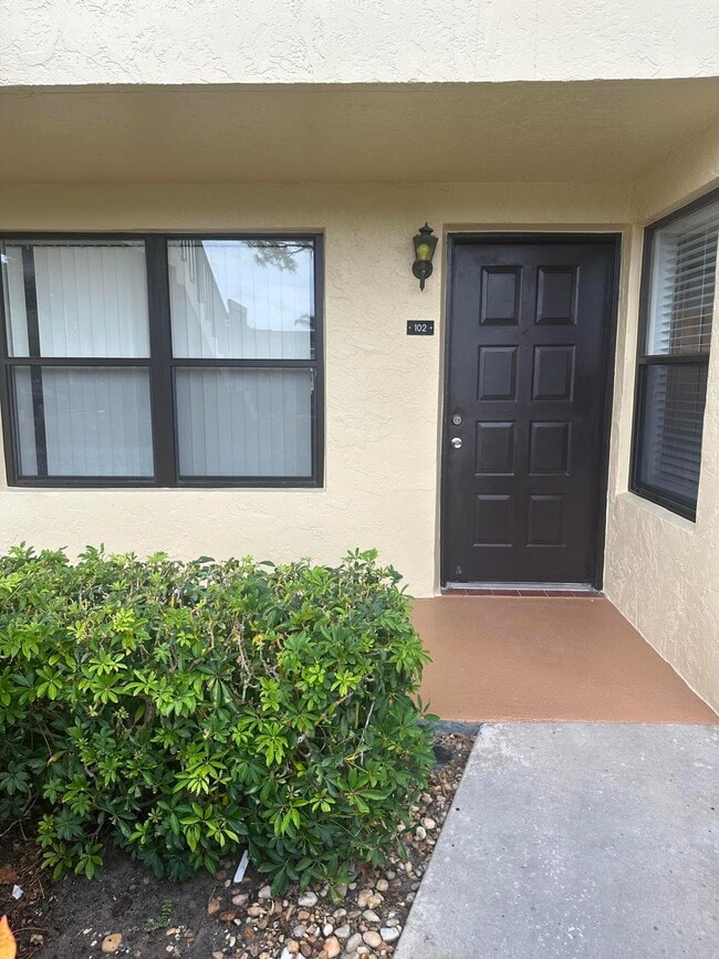 Building Photo - 4692 Lucerne Lakes Blvd Unit 102 Rental