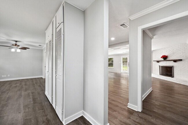 Photo - 5903 Highland Hills Dr