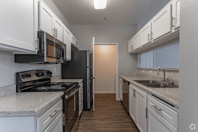 2BR, 2BA - 1121SF
