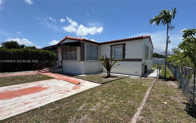 Photo - 459 SE 3rd St