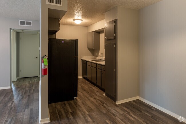 1 BR, 1 BA - 724 SF - Vines at Edmond